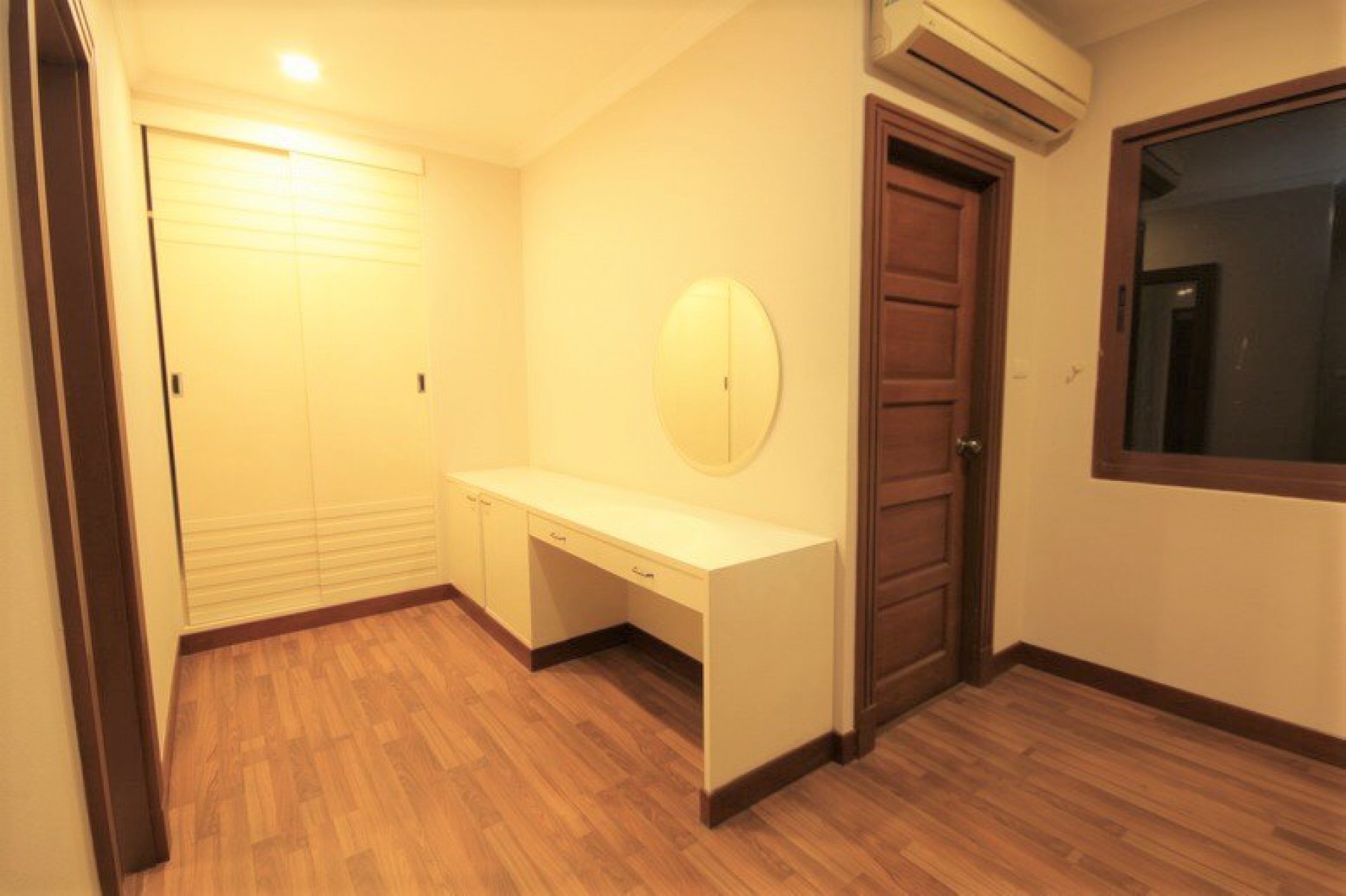กลางกรุงรีสอร์ท  รัชดา ห้องใหญ่ 2 ห้องนอน 71 ตร.ม. เพียง 5.3 ลบ.